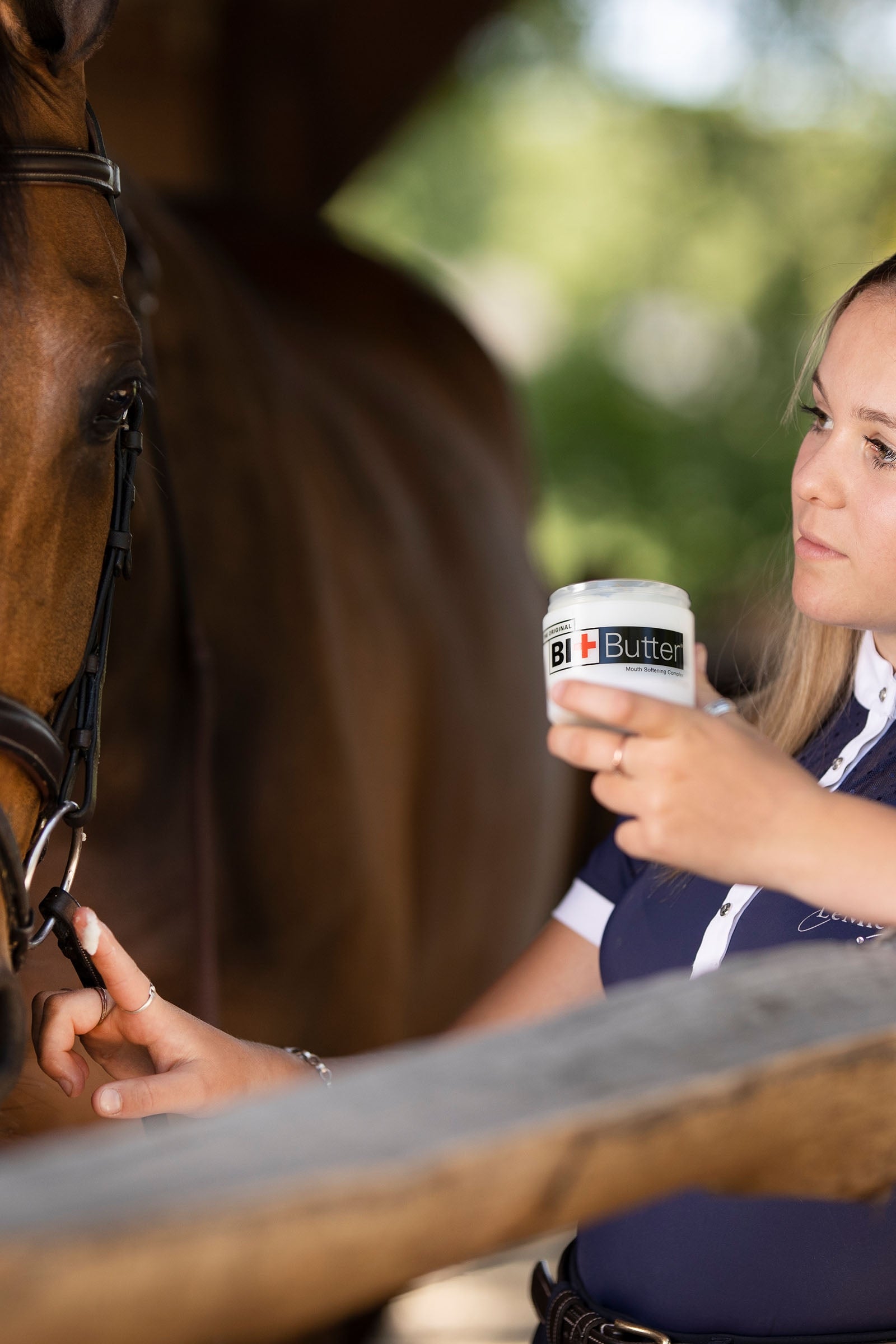 Own HZ items with no branding LeMieux The Original Bit Butter mundblødgørende kompleks 113g Bid