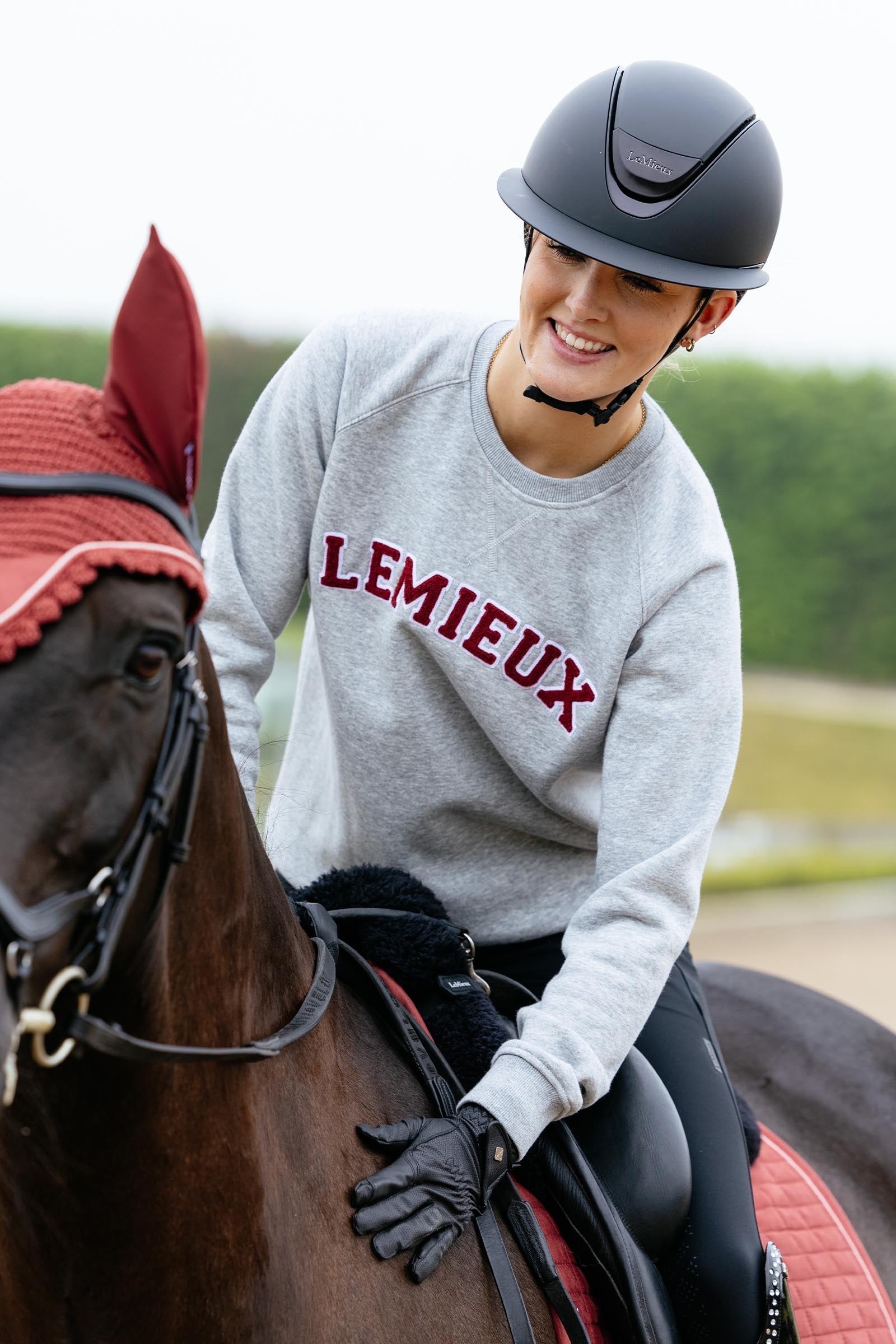 LeMieux Vida Varsity Crew Women´s Neck Sweatshirt Women’s Riding Clothing