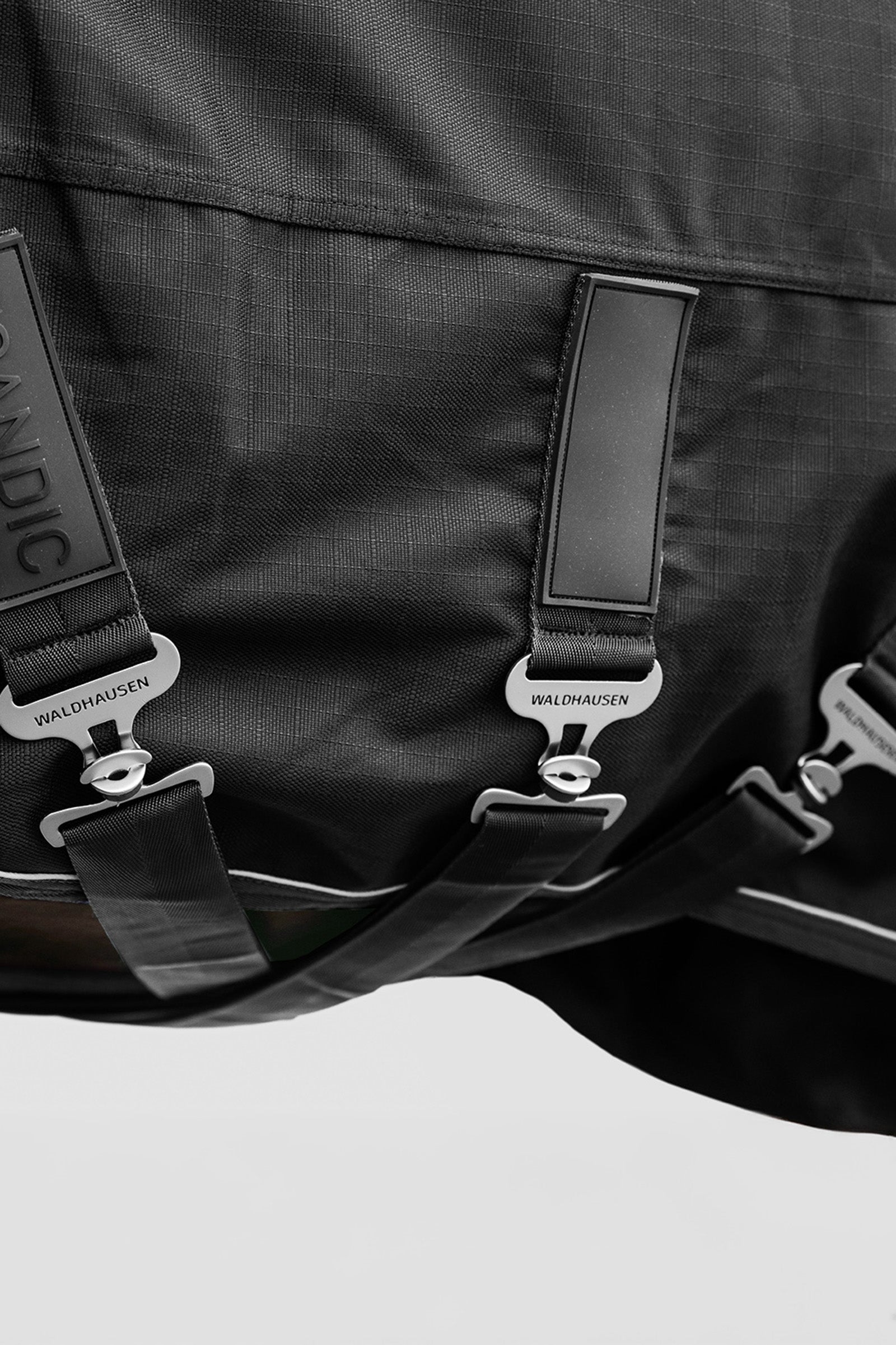 Pack shot 4
