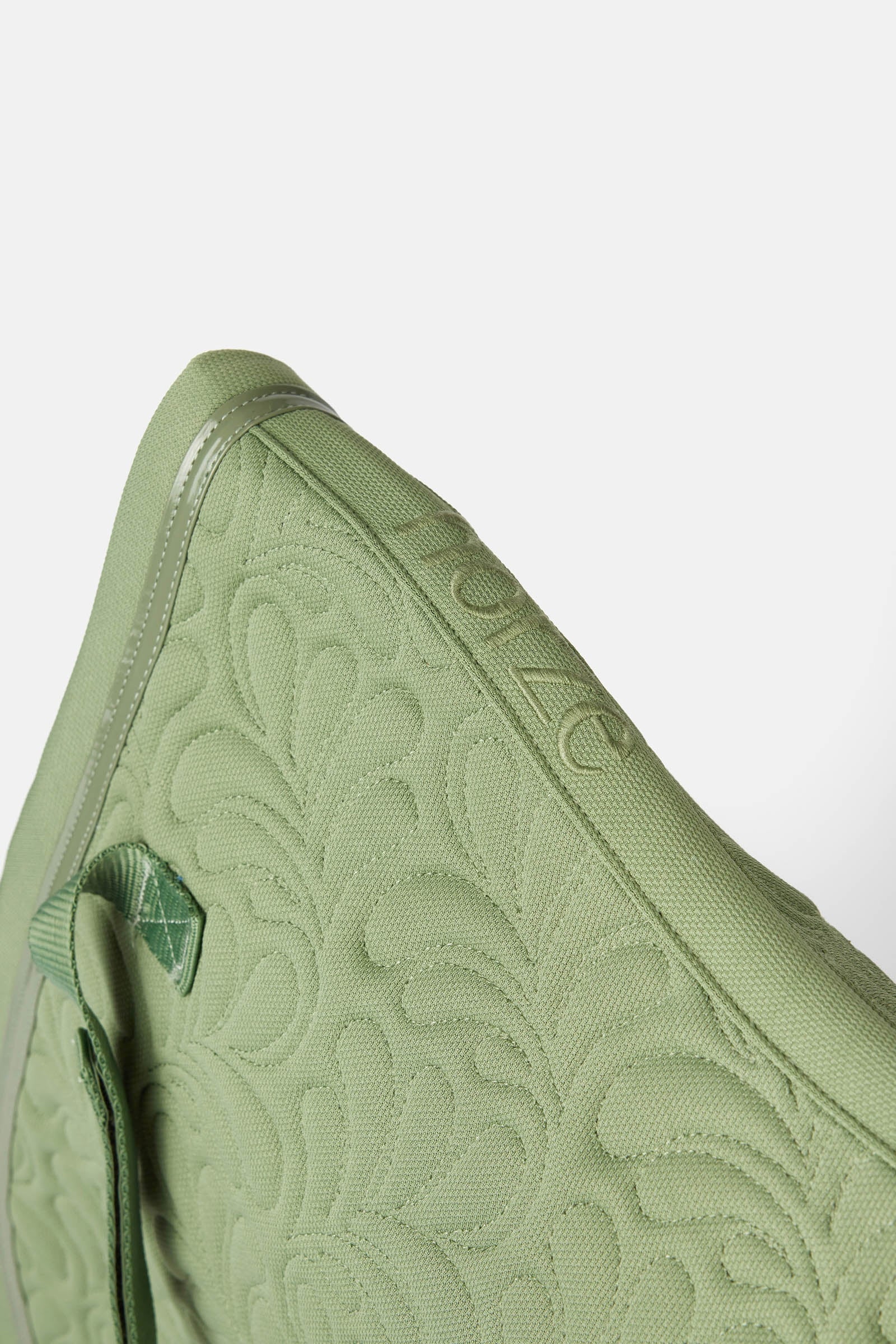 Pack shot 4
