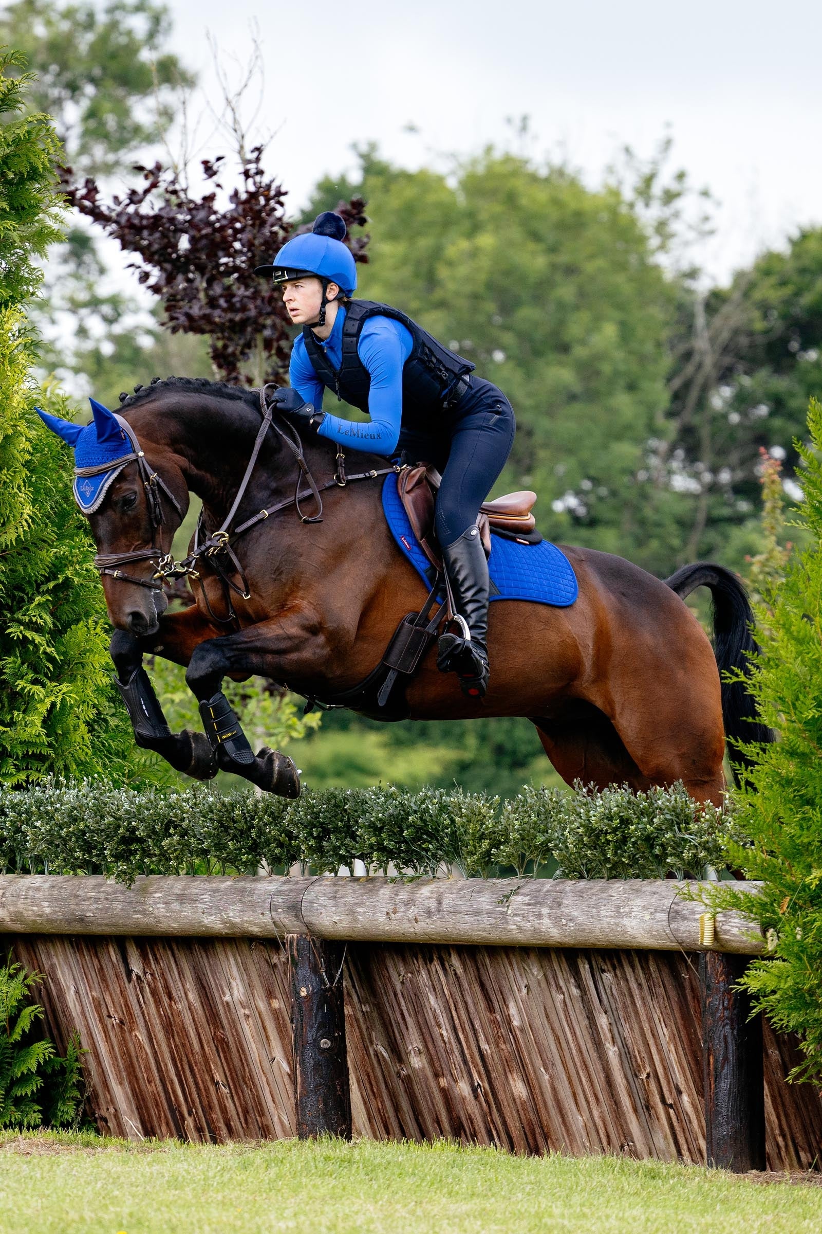 LeMieux Lemieux Suede Close Contact Square Saddle Pad Saddle Pads