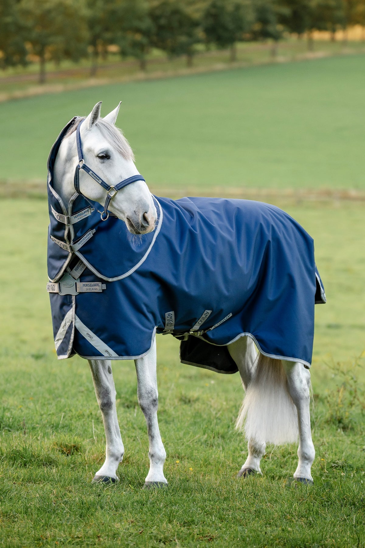 Horseware Amigo 1200D FieldSafe Plus udedækken med aftagelig halsdel, 50 g Hestedækken