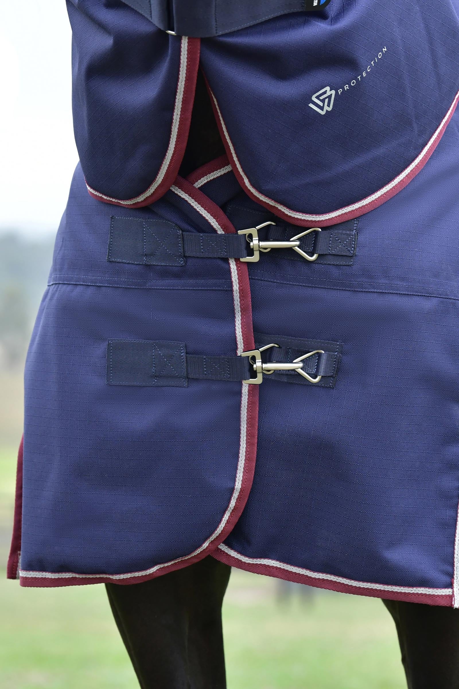 Weatherbeeta Comfitec Essential Turnout Rug Detach-A-Neck 220g Horse Rugs