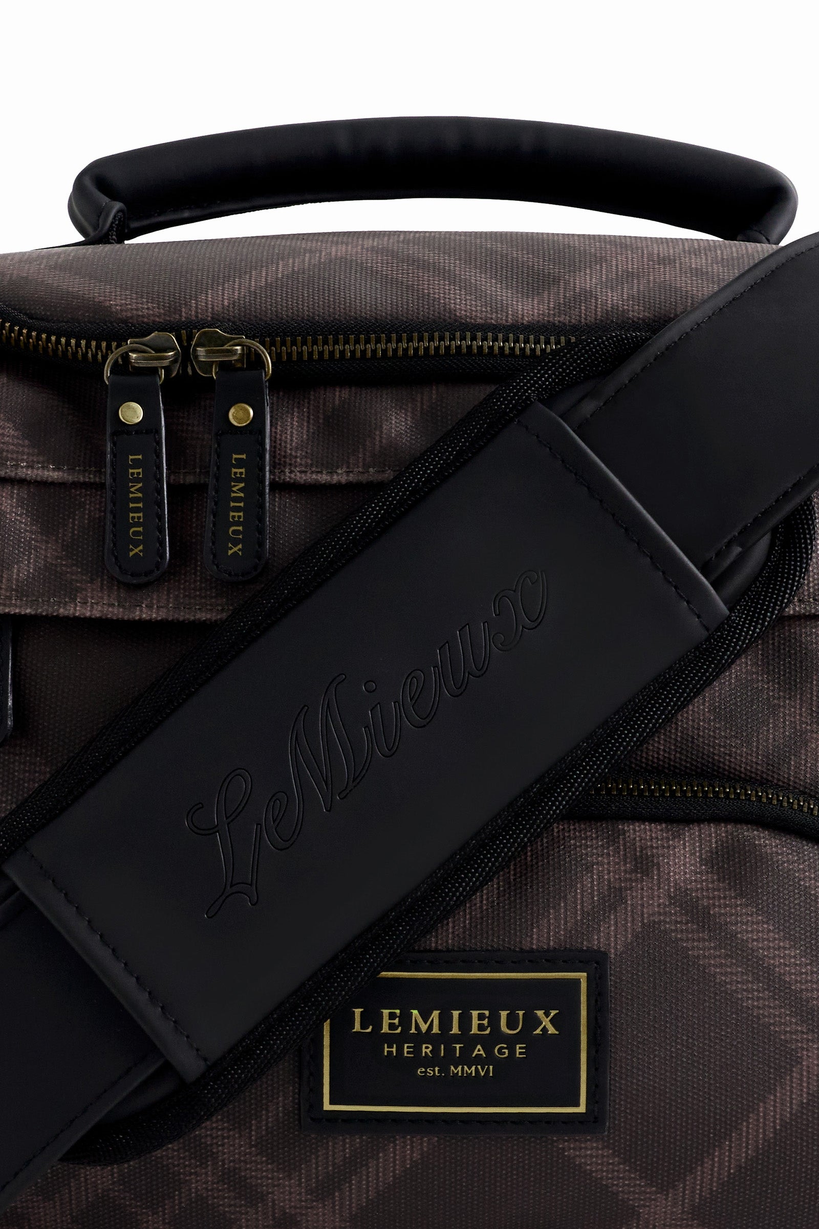 Pack shot 2