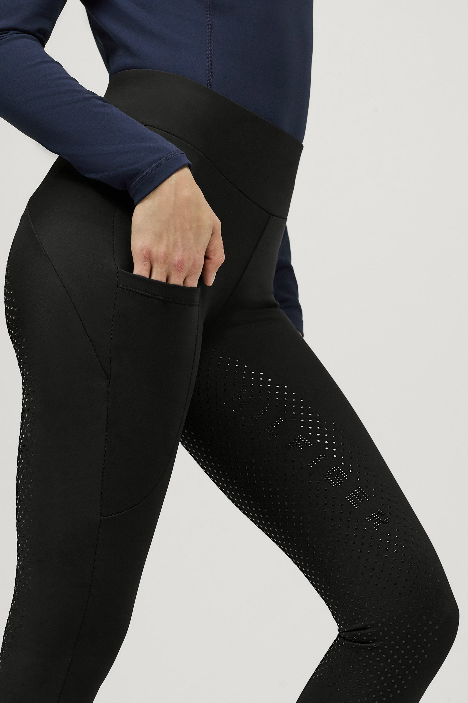 Model shot 4