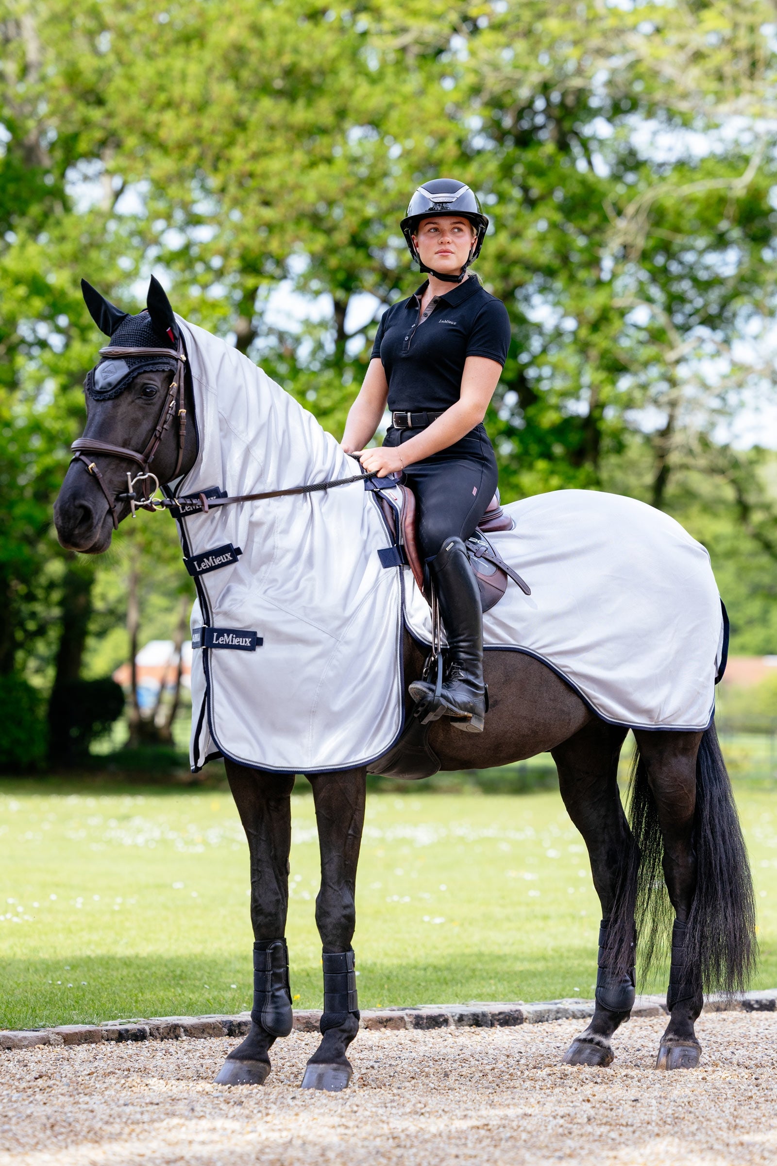 LeMieux Ride On ridefluedækken med aftagelig hals- og skulderdel Hestedækken