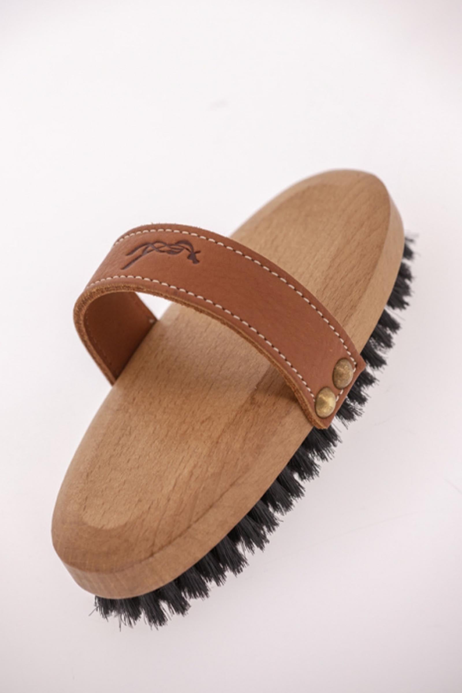 PENELOPE Dandy Brush, Large Horse Grooming Tools
